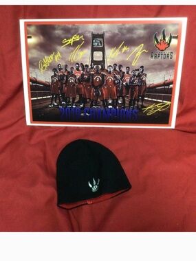 NBA Toronto Raptors toque and poster